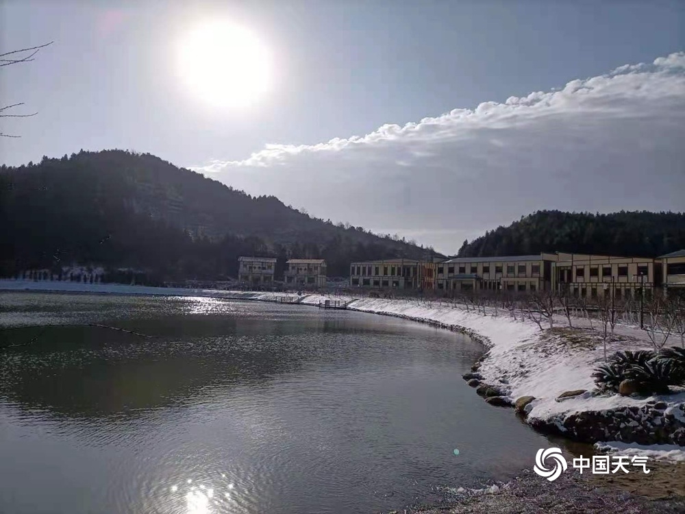 白雪皑皑!寒潮过境 江西多地高山白雪美如仙境