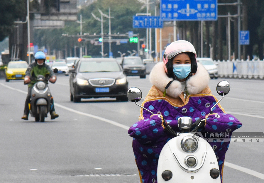 桂北多地出现雨雪冰冻 广西十三日前维持寒冷天气