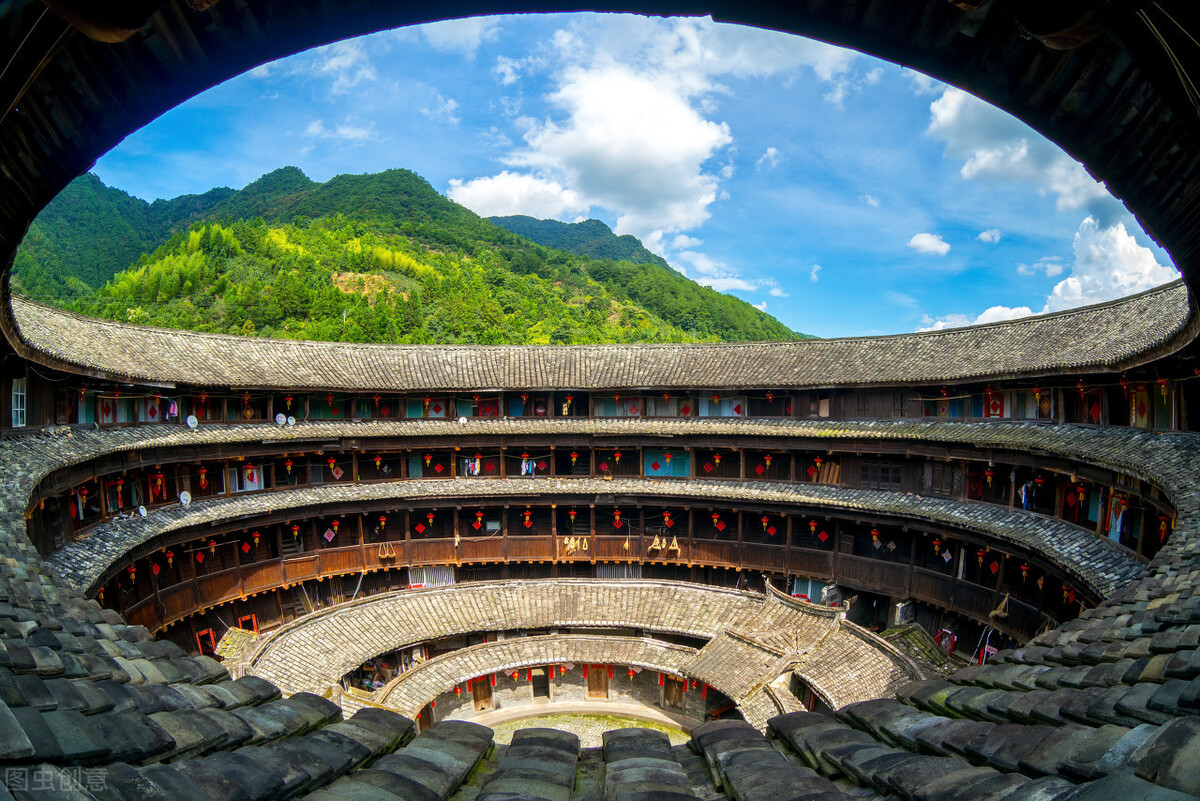 土楼、武夷山、鼓浪屿，福建最火的旅游景区，必游景点