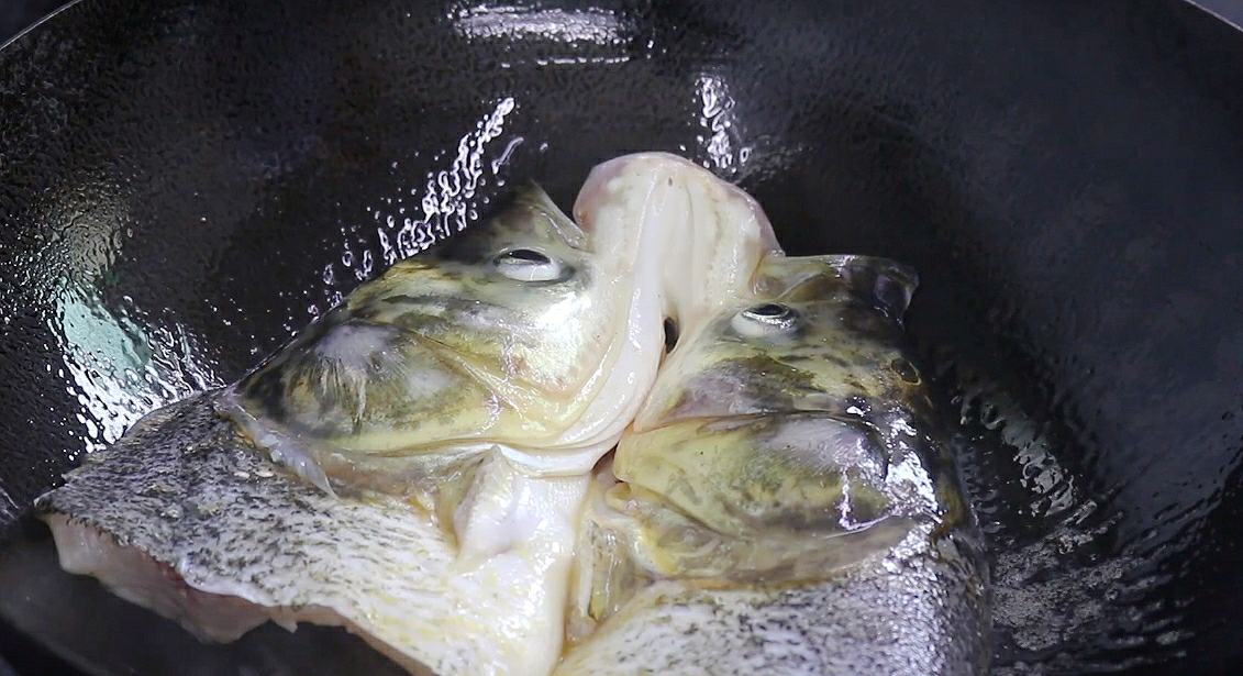 炖鱼头豆腐汤时,记住“3做1不放”,鱼汤没有腥味,汤汁浓白