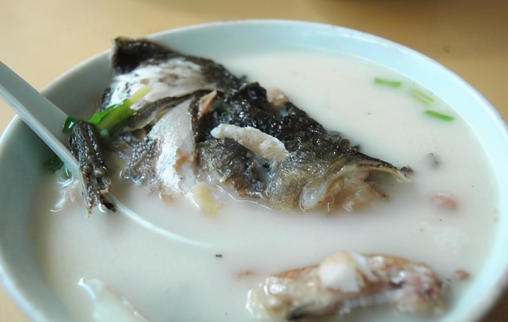 炖鱼头豆腐汤时,记住“3做1不放”,鱼汤没有腥味,汤汁浓白