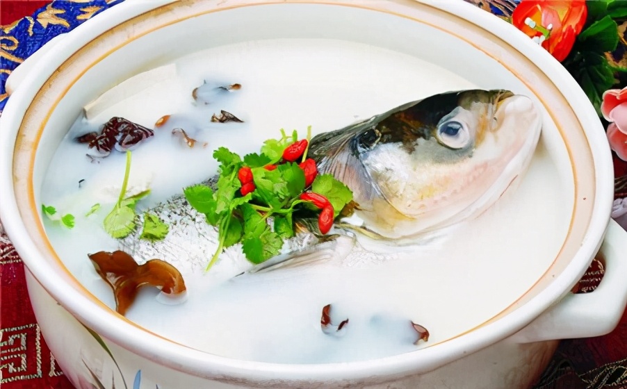 炖鱼头豆腐汤时,记住“3做1不放”,鱼汤没有腥味,汤汁浓白