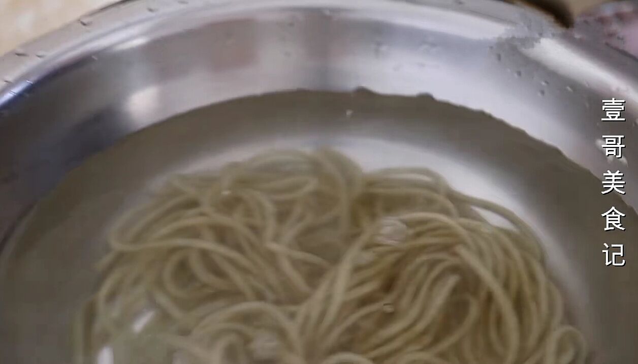 自从学会酸辣粉的新做法,我家天天吃都不腻,酸辣开胃又解馋