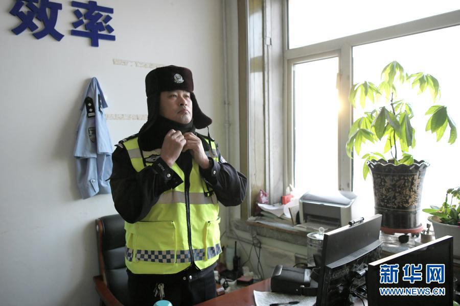 “最冷小镇”交警:极寒中的交通守护者
