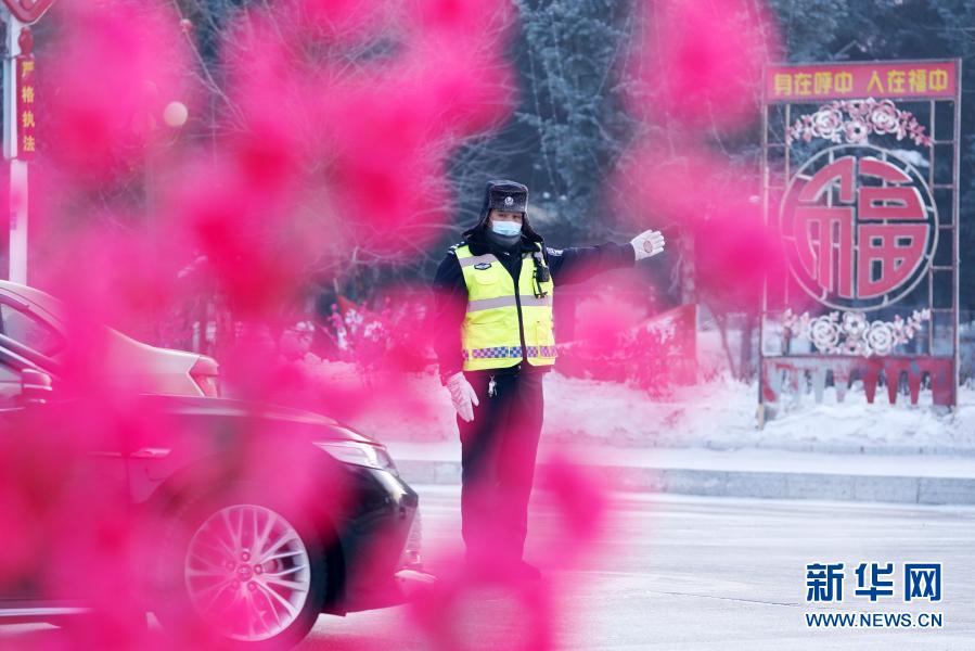 “最冷小镇”交警:极寒中的交通守护者