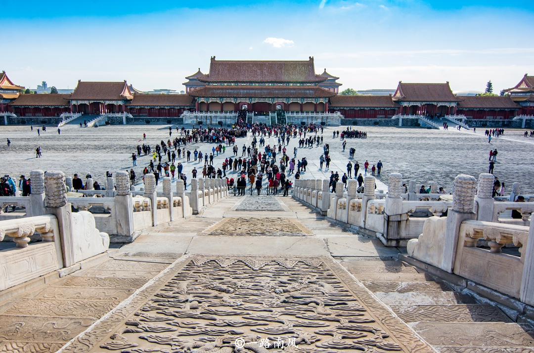 北京故宫占地72万平方米，大部分地方寸草不生，为什么？