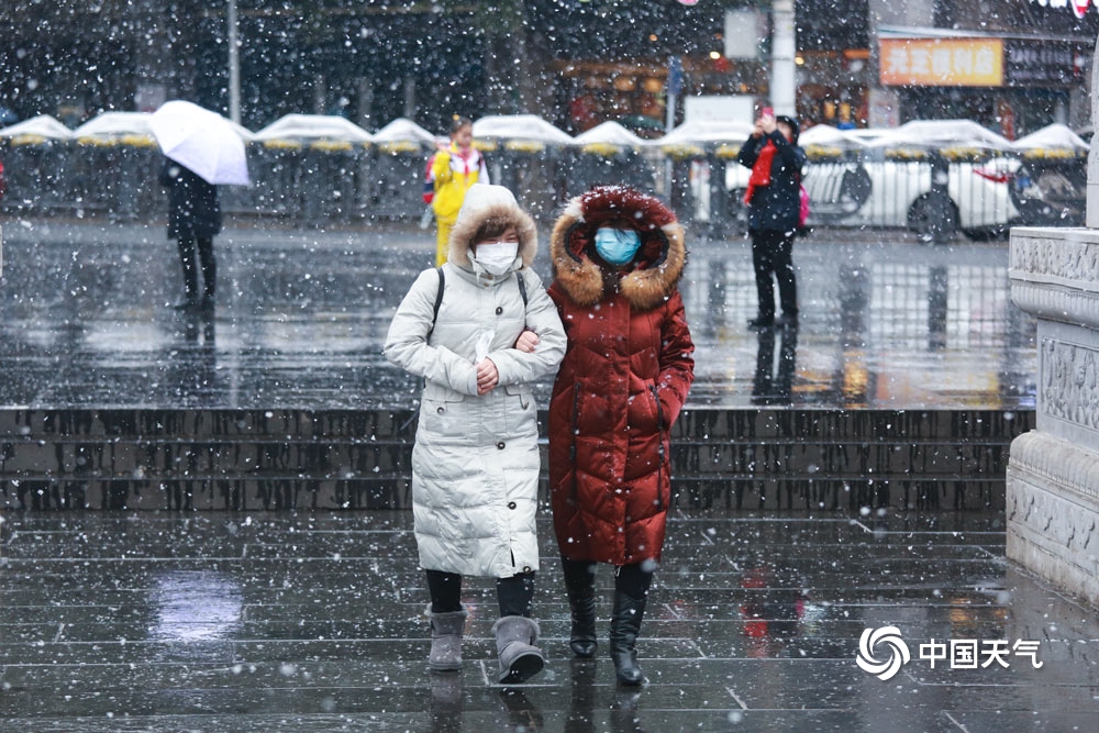 贵阳迎降雪 镜头记录下的“雪中人雪中景”