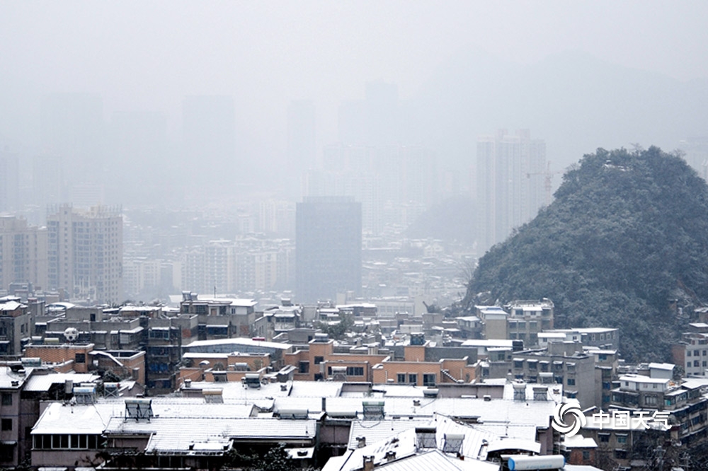 贵阳迎降雪 镜头记录下的“雪中人雪中景”