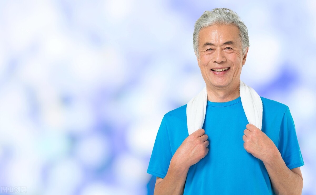 人老了,不想免疫力也下降,应纠正5种生活习惯,补4类营养素