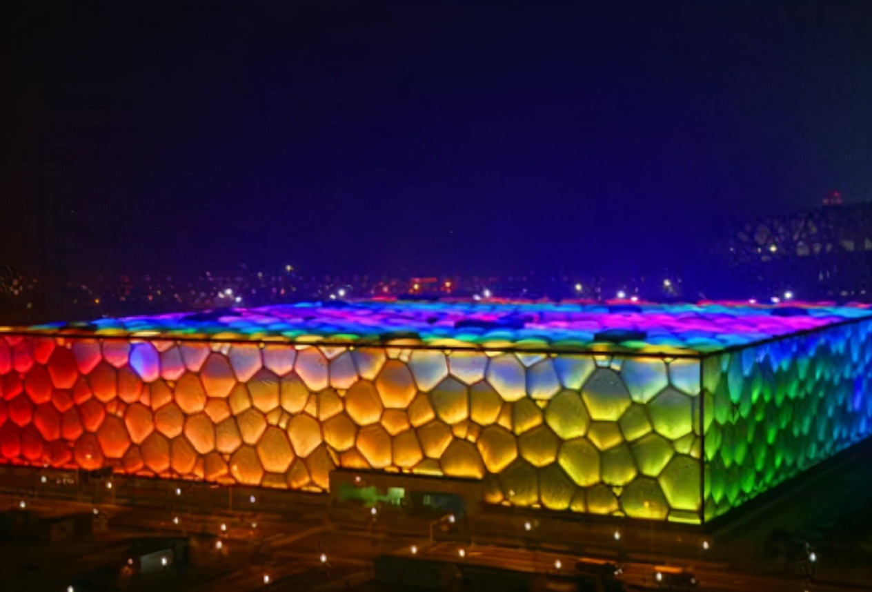 北京继“水立方”后，又一地标走红，耗资36亿形状如同“彩虹”
