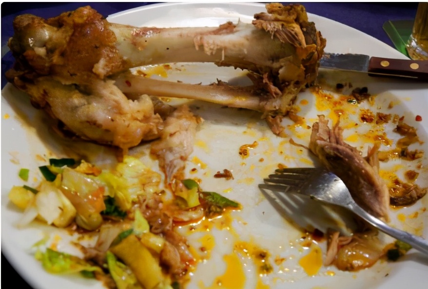 体内湿气重的人,3种食物需少吃?湿气重,身体会有2种反常?
