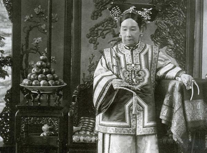慈禧众多的收藏品为何对玉藕情有独钟,还夜夜把玩,或是因为爱情