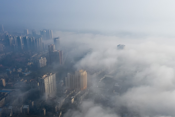 周末寒潮大举南下 南方雨雪降温齐袭