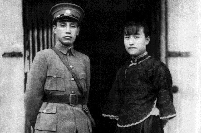 他是蒋介石女婿,也是我党特工,晚年得到大笔遗产,活到106岁
