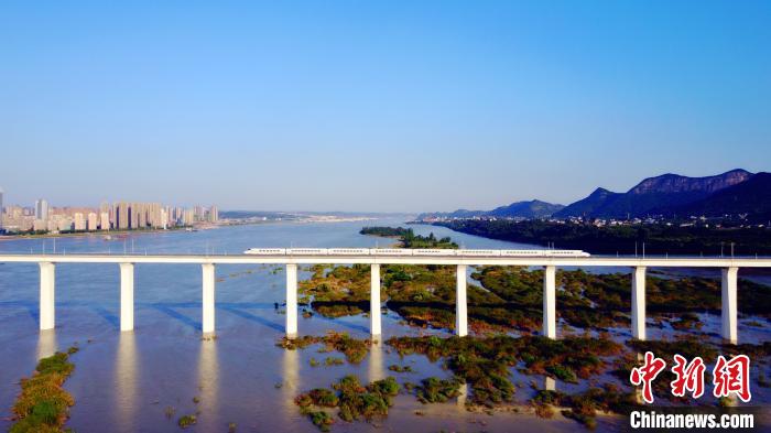 湖北宜昌：2025年建成三峡综合交通运输体系