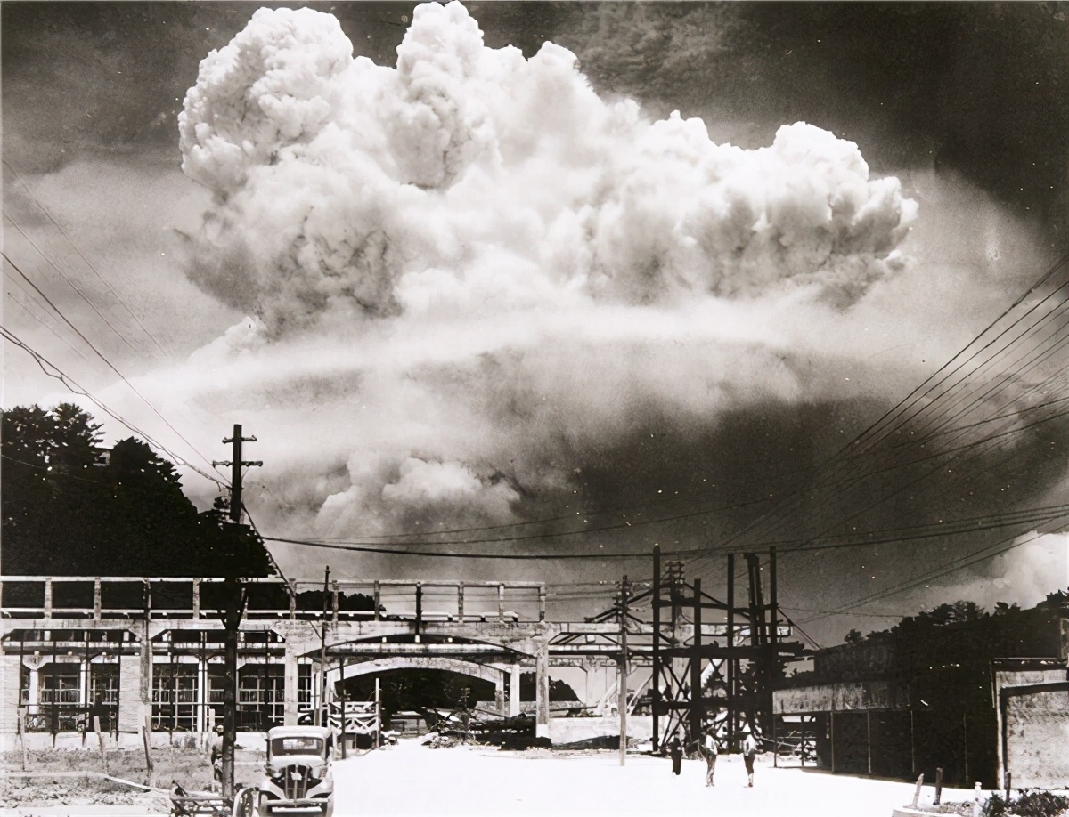 原子弹炸后百年内寸草不生，可广岛和长崎却住满了人，到底咋回事
