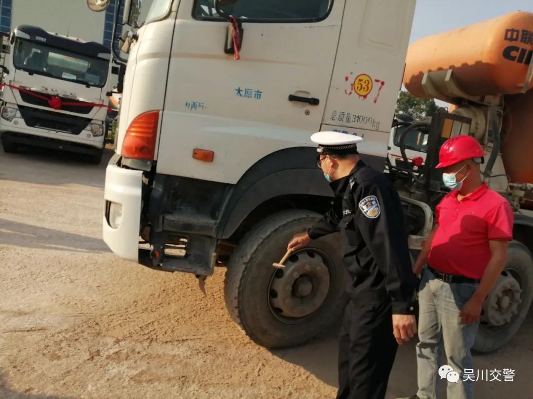 春运前,交警进混凝土企业开展交通安全宣传暨应急处置演练活动