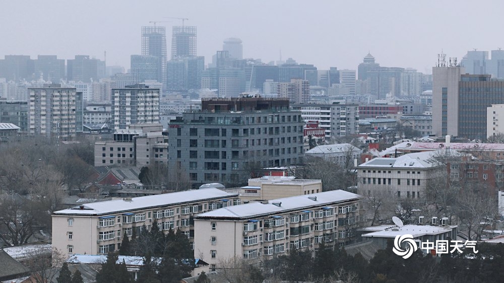 景山远眺京城雪景 故宫红墙白雪琉璃瓦美如画