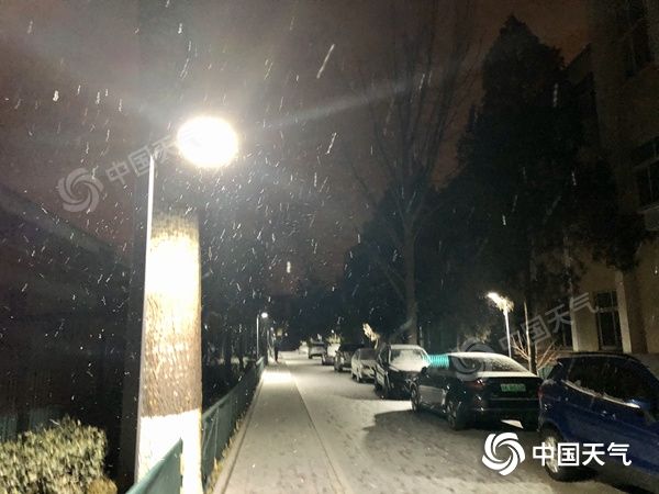 北京迎来2021年首场降雪!今天白天仍有小雪 道路湿滑需注意安全