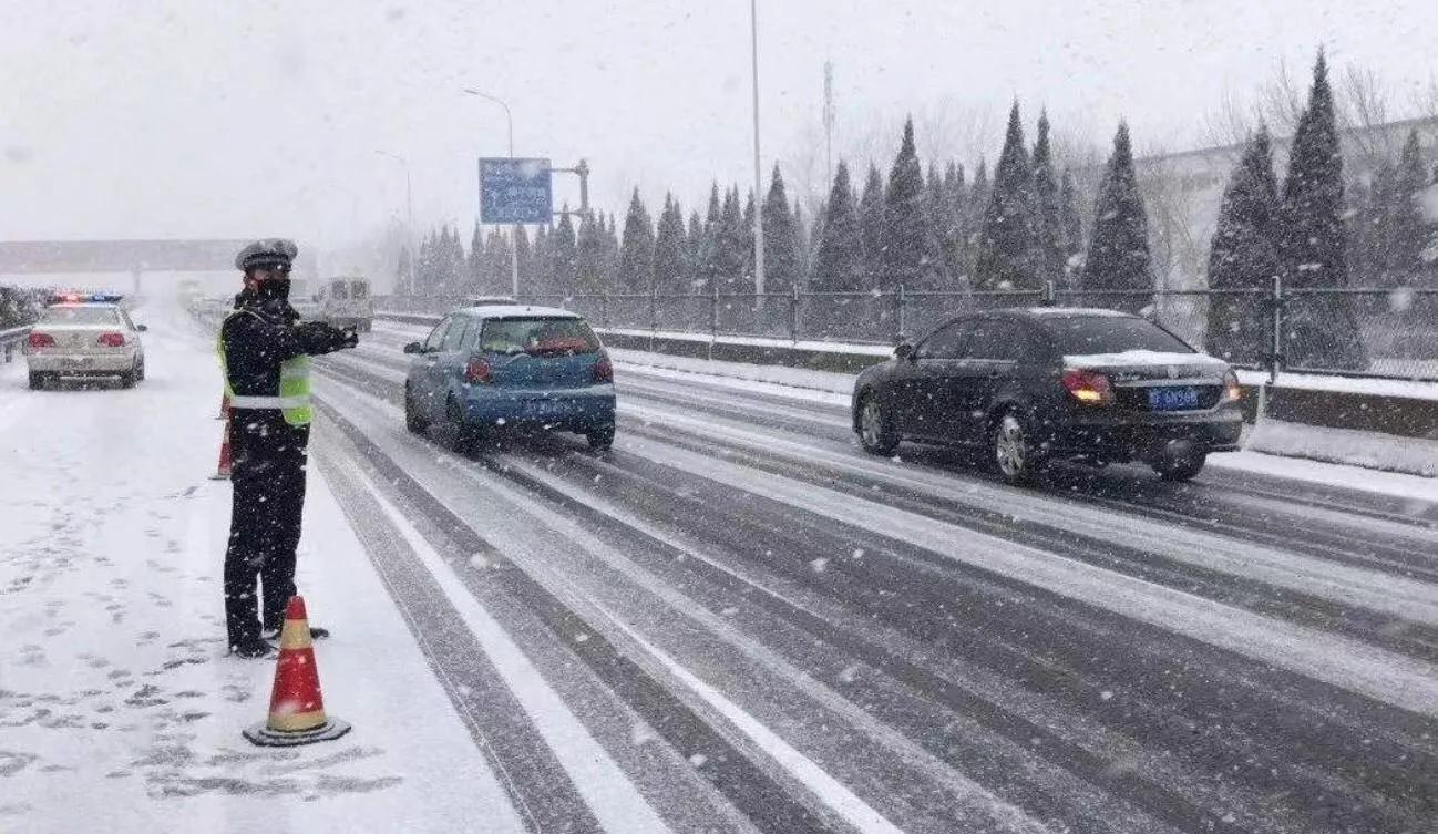 腊八节气，全国大范围雨雪天气，而更大面积的降温正在酝酿生成