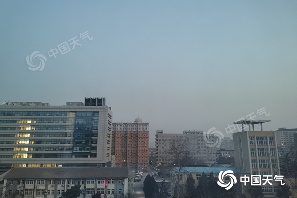 今天北京冷意袭人早上有轻雾 明夜至25日白天或有弱降雪