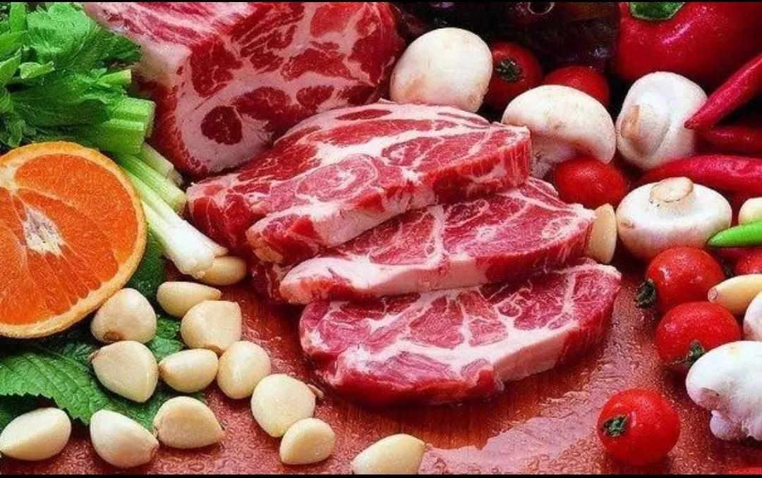 50岁后,5种肉类端上饭桌,不论男女,补充蛋白质,增强体质!