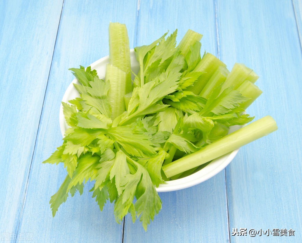 人们为什么都会把芹菜叶摘掉?真的不能吃吗?原因有4个