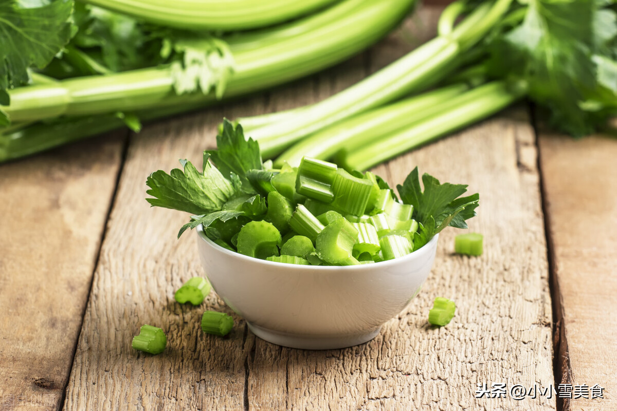 人们为什么都会把芹菜叶摘掉?真的不能吃吗?原因有4个