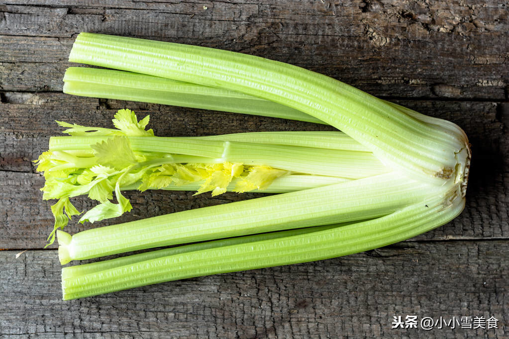 人们为什么都会把芹菜叶摘掉？真的不能吃吗？原因有4个