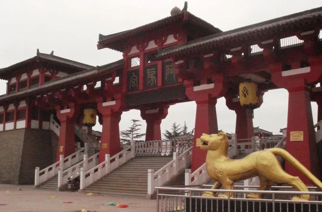 全国各地那些“又大又丑”的景点,到底烧掉了多少钱?
