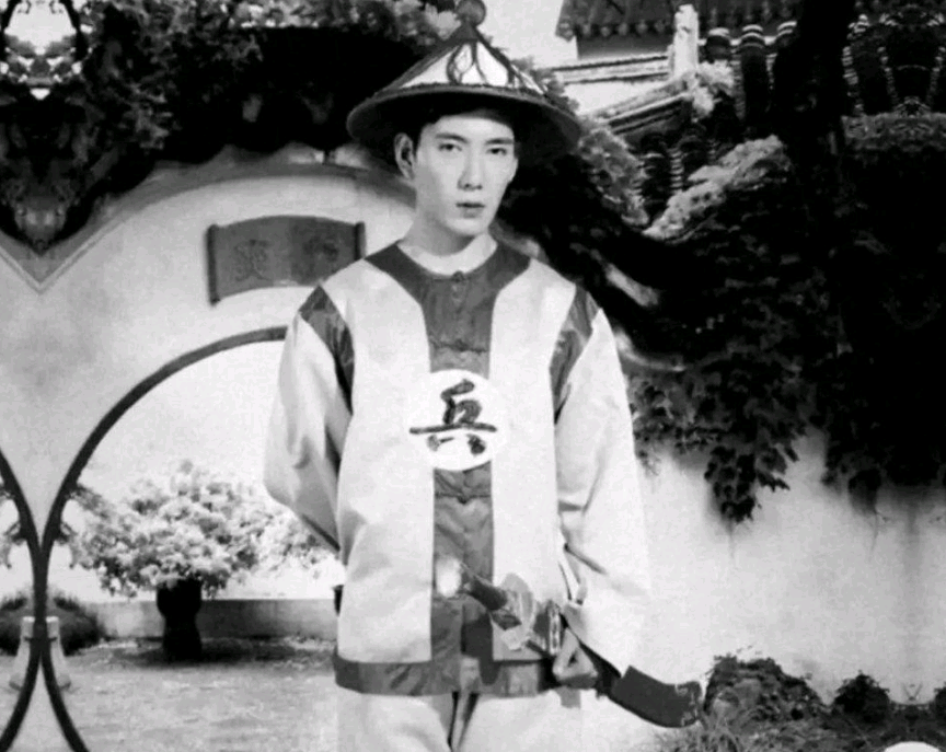 清朝士兵衣服上的“兵”和“勇”,虽一字之差,但地位却天壤之别