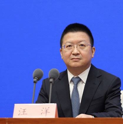 “就地过年”如何保障老年人顺畅出行?交通运输部透露多项举措