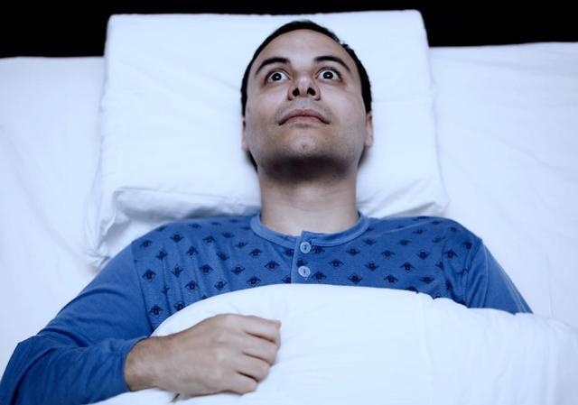 失眠和缺乏维生素有关？2种维生素适量补充，能睡个好觉