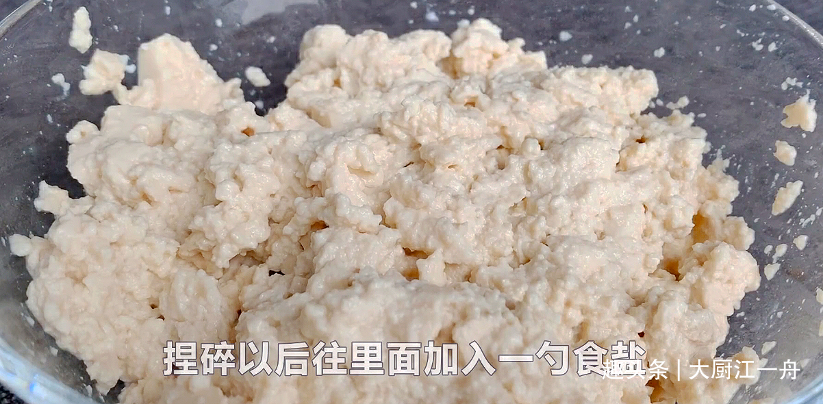 过年炸丸子，切记不要放面粉和淀粉，教你这样做，外酥里嫩不吸油
