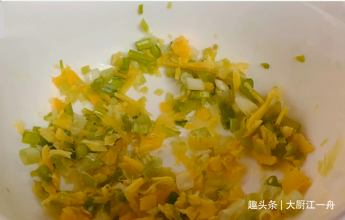 牛肉怎样腌才鲜嫩？饭店大厨教你这样做，牛肉鲜嫩爽滑不老还不柴