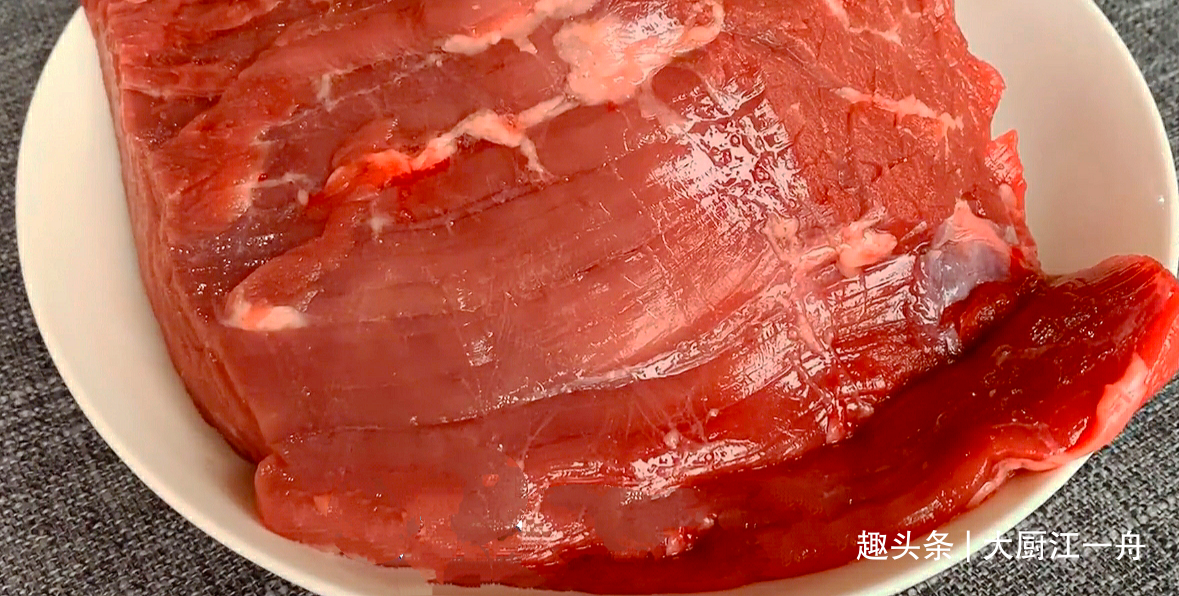 牛肉怎样腌才鲜嫩？饭店大厨教你这样做，牛肉鲜嫩爽滑不老还不柴