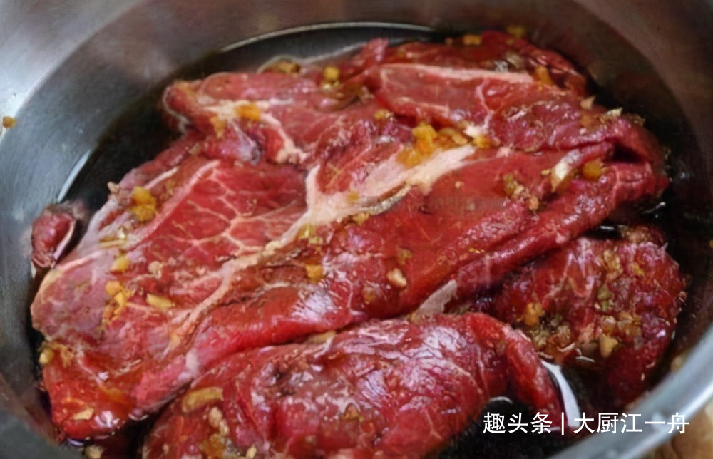 牛肉怎样腌才鲜嫩？饭店大厨教你这样做，牛肉鲜嫩爽滑不老还不柴