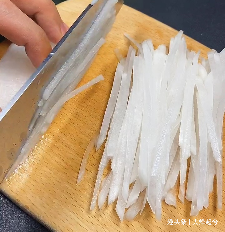 假期里，做道丸子，Q弹软糯，鲜甜美味，挑食的孩子也爱吃