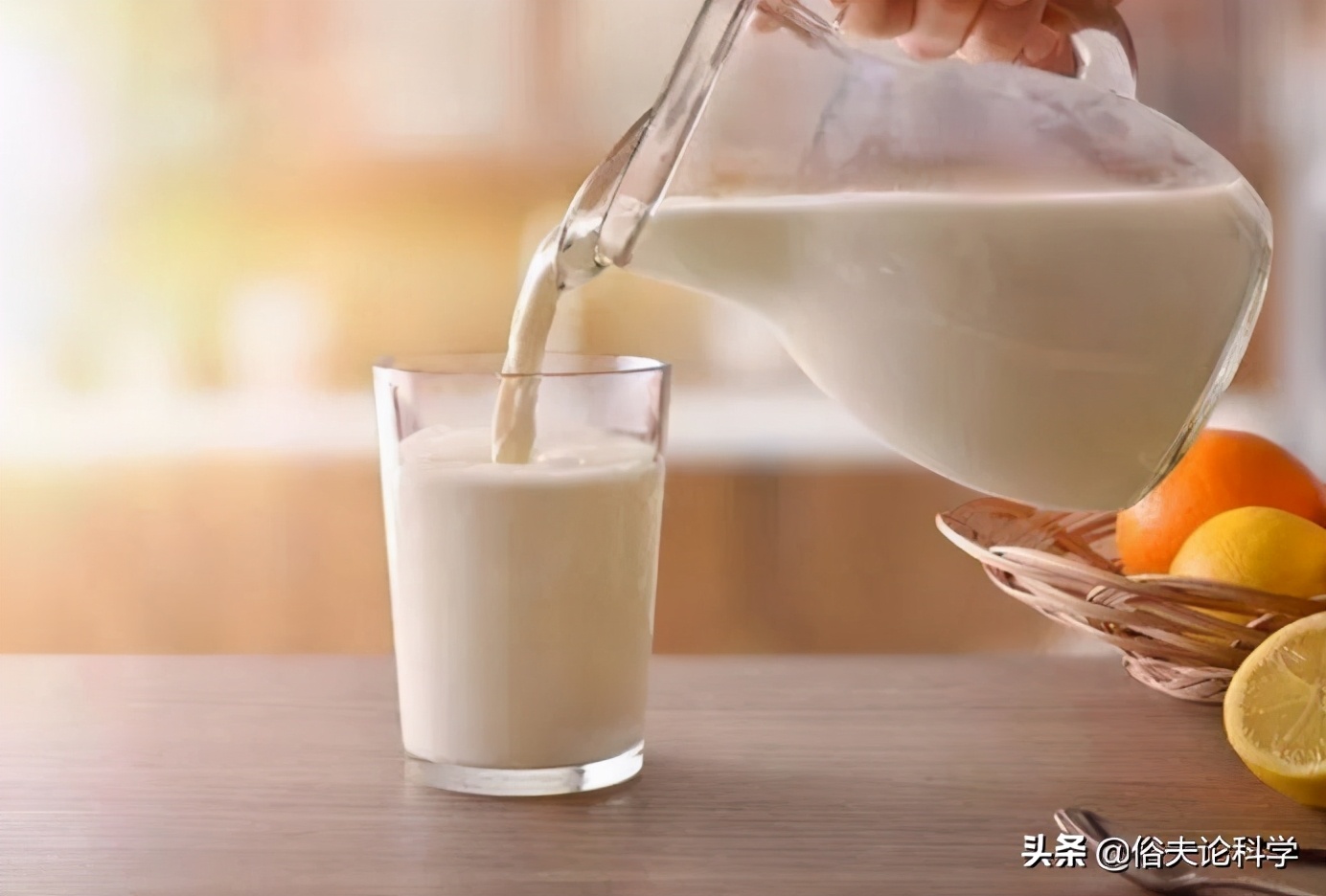 长期喝牛奶的人,和不喝牛奶的人相比,有什么差别?