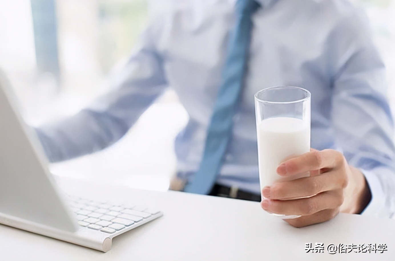 长期喝牛奶的人,和不喝牛奶的人相比,有什么差别?