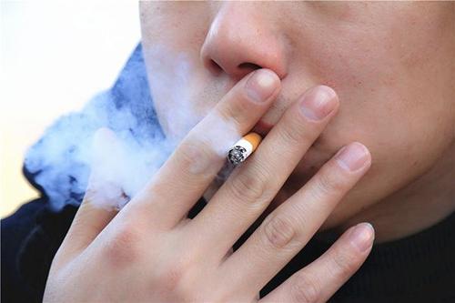 提醒：抽烟的人，在“三个时间段内”别抽烟，或可降低身体伤害