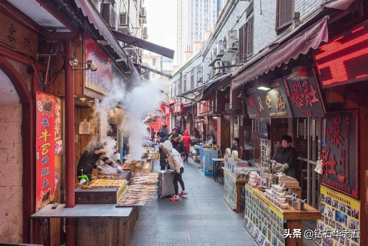 春节文化与社会变迁:走亲戚拜年不再是刚需?