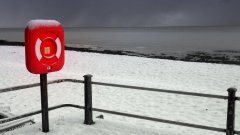 英国遭遇风暴、带来降温