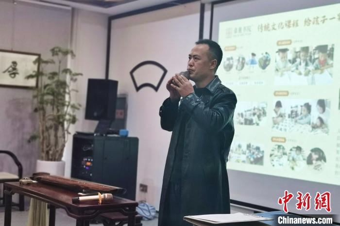 宁夏:国际友人体味中国传统文化