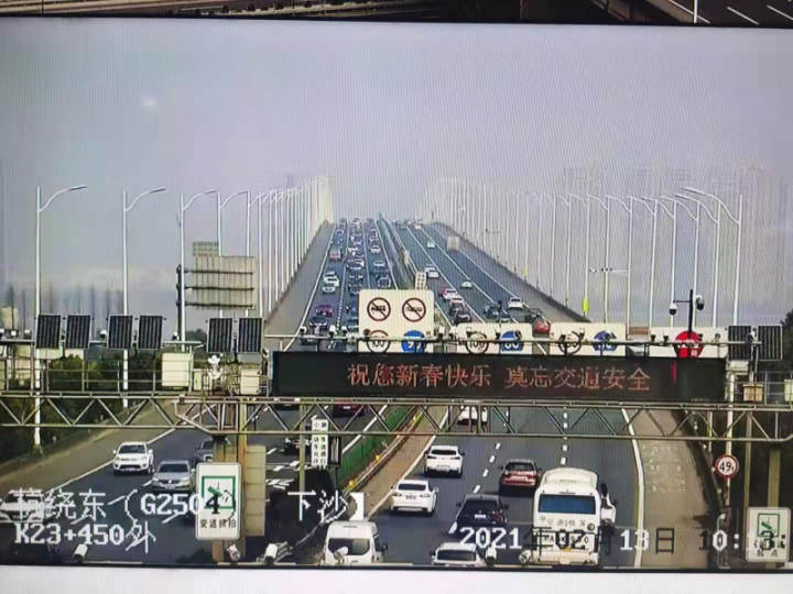 年初二天气晴好，早上杭州出城流量有点大，高速交警建议错峰出行