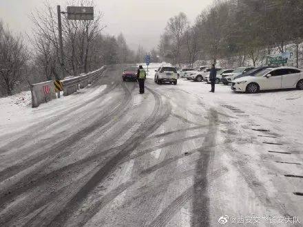 西安下雪了！阵风7级+零下10℃，刚刚陕西发布重要天气报告，明天天气更刺激......