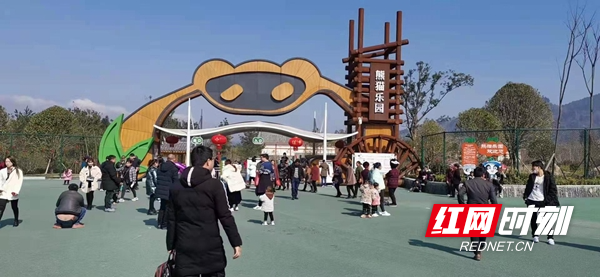 组图丨民俗文化迎新春 凤凰古城年味浓