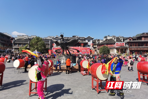 组图丨民俗文化迎新春 凤凰古城年味浓