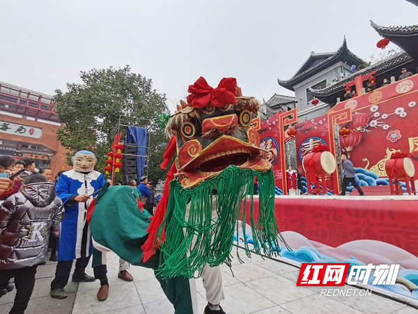 组图丨民俗文化迎新春 凤凰古城年味浓