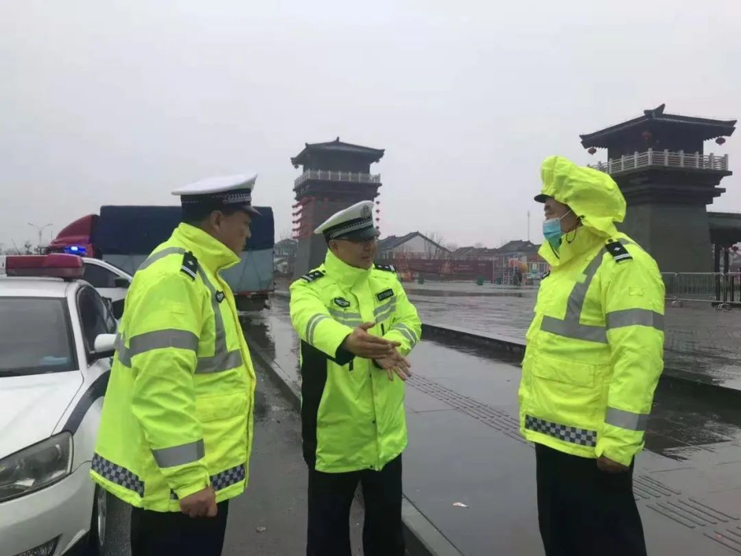 天气变脸!雨、雪、风都安排上了,郯城交警提示注意交通安全!